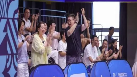 曼联传奇弗雷德里克森深情告别电竞投注：红魔魂，永恒的忠诚